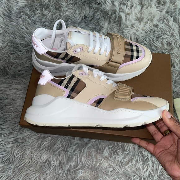 BURBERRY Lifestyle Gym Shoes Classic Beige/White/Black w/Pink Highlites, EUC - Picture 9 of 13